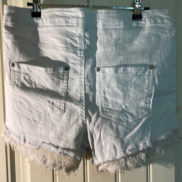 Beautiful distressed white shirt by Altered State - Picture 2 of 3